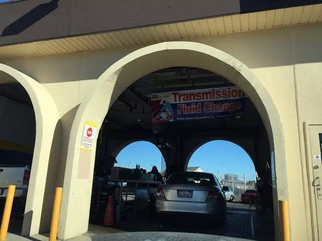 10 Minute Speed Oil Change Center
