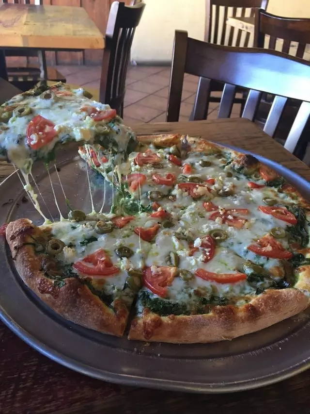 Amazona’s Pizza