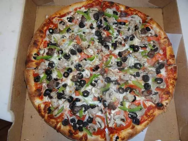 Amazona’s Pizza