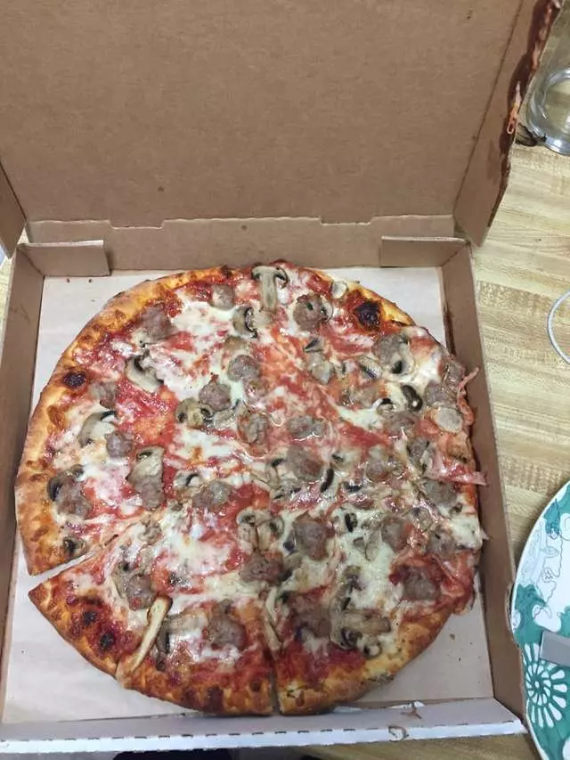 Amazona’s Pizza