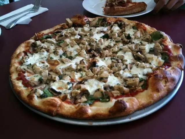 Amazona’s Pizza
