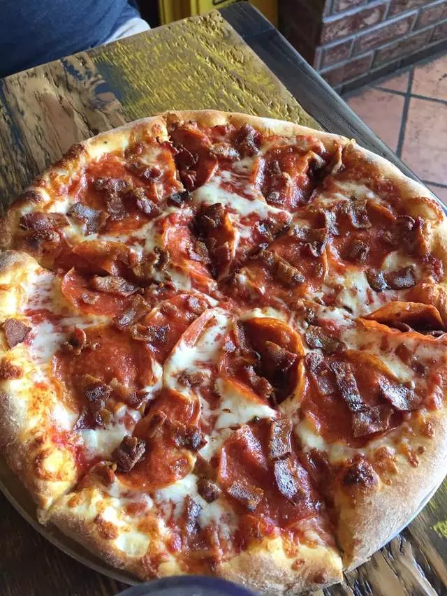 Amazona’s Pizza