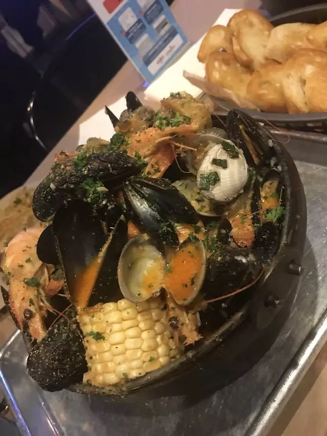 Alamar Kitchen & Bar