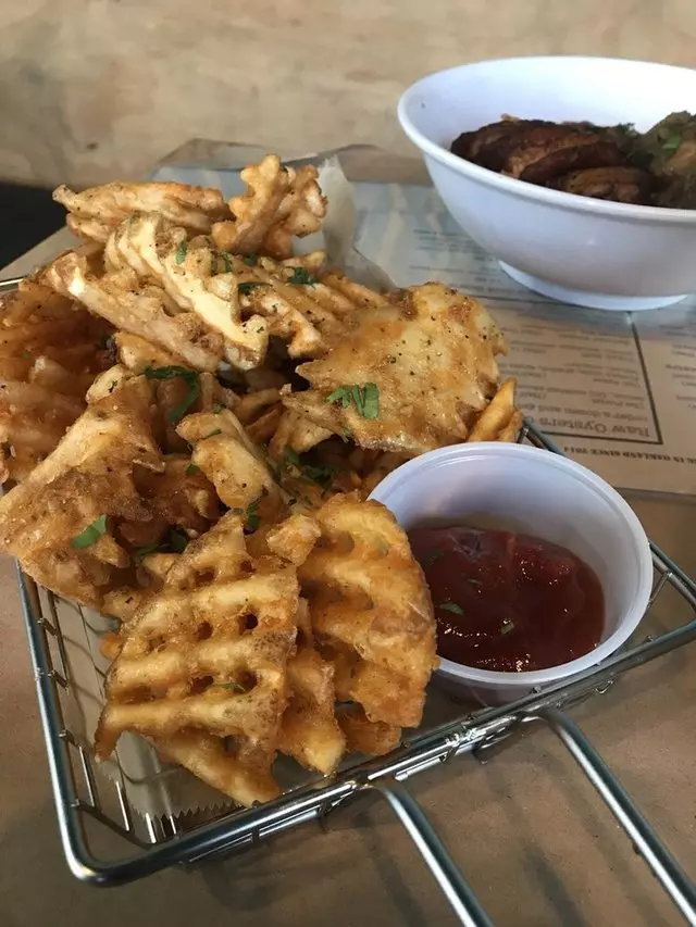 Alamar Kitchen & Bar