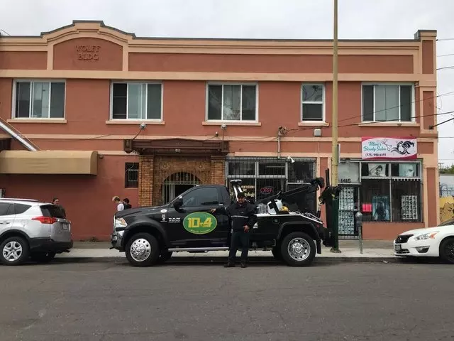 10-4 Tow Of Oakland
