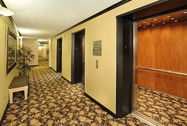 1200 Lakeshore Apartments