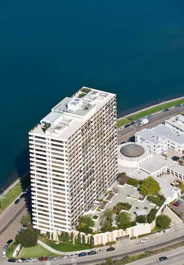 1200 Lakeshore Apartments