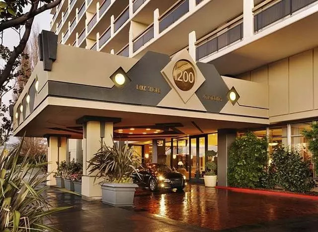 1200 Lakeshore Apartments