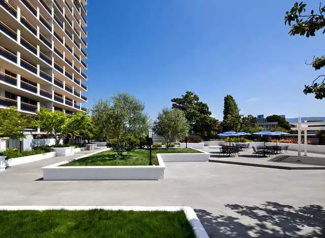 1200 Lakeshore Apartments