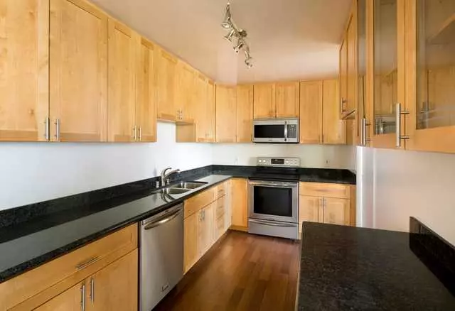 1200 Lakeshore Apartments