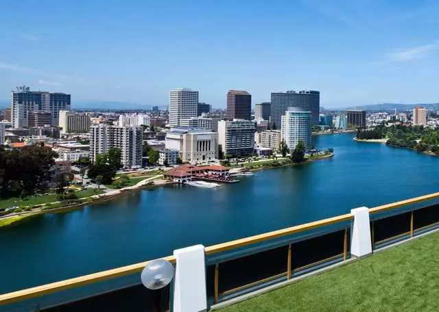 1200 Lakeshore Apartments
