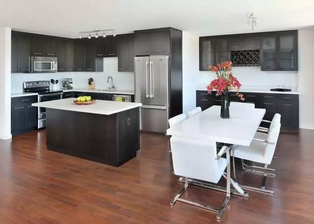 1200 Lakeshore Apartments