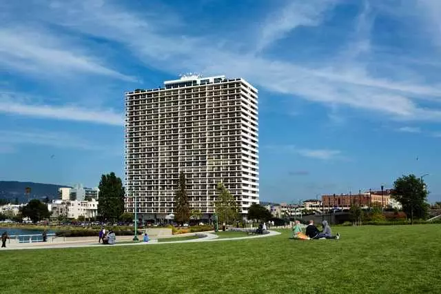 1200 Lakeshore Apartments