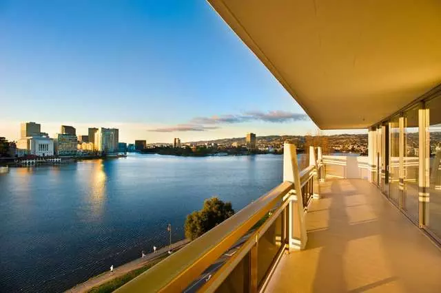 1200 Lakeshore Apartments