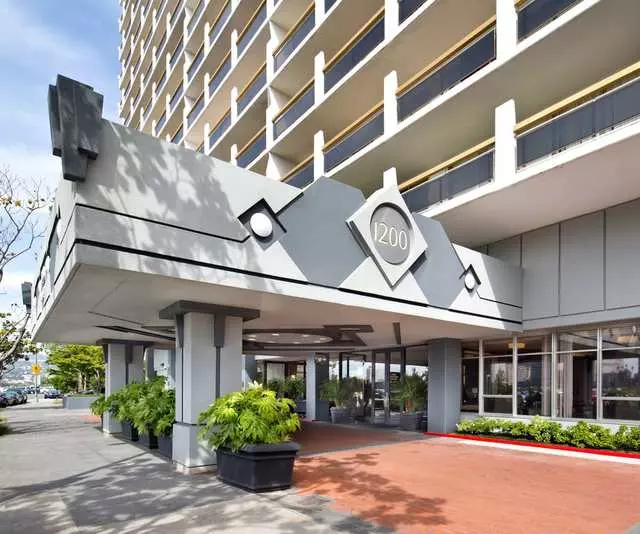 1200 Lakeshore Apartments