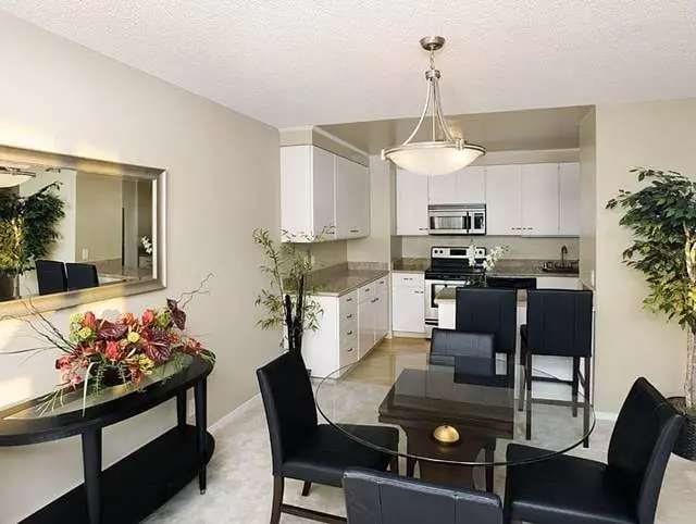 1200 Lakeshore Apartments