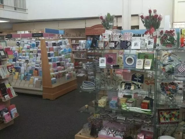 Annie’s Hallmark Shop