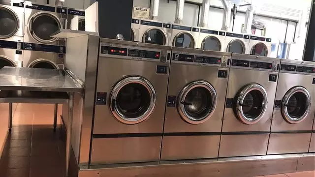 Woody&apos;s Laundromat