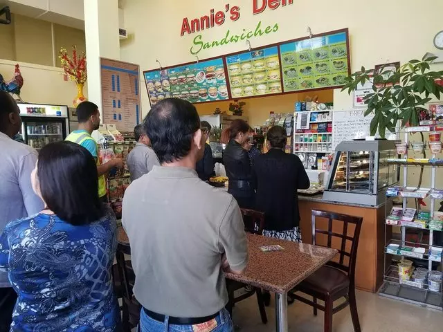 Annie’s Deli
