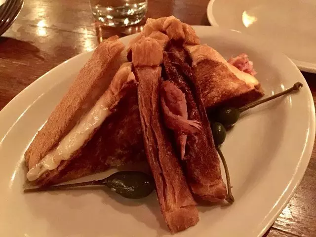 À Côté Restaurant