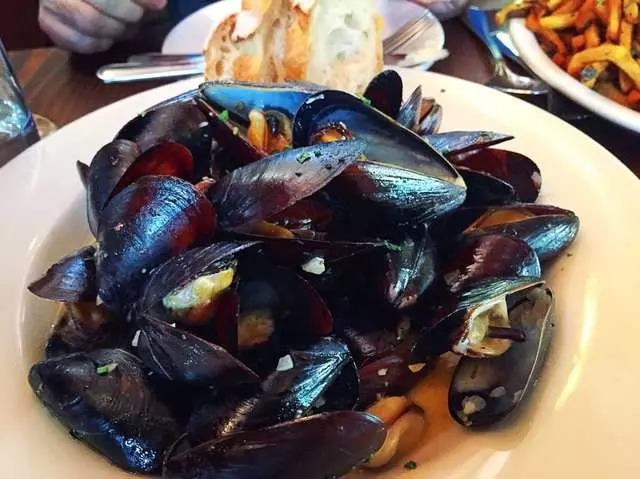 À Côté Restaurant