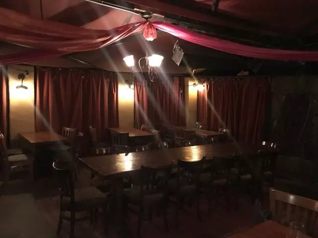 À Côté Restaurant