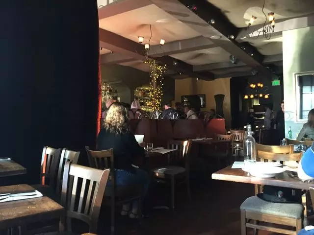 À Côté Restaurant