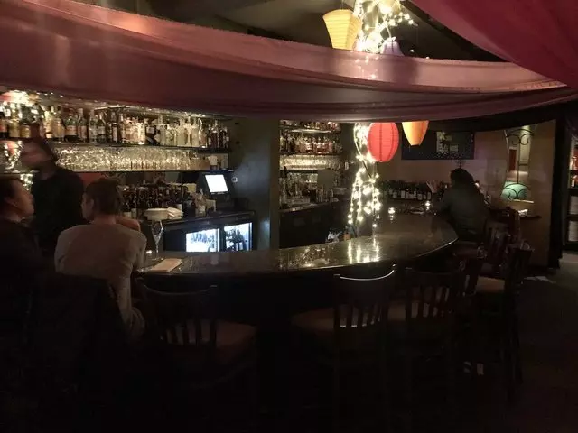 À Côté Restaurant