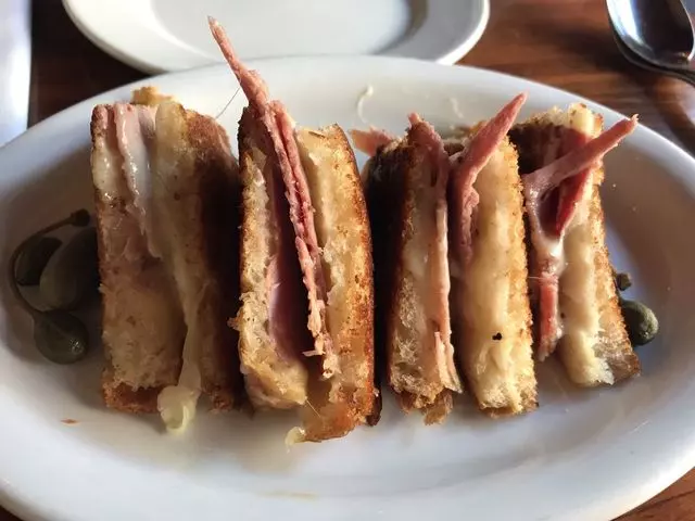À Côté Restaurant