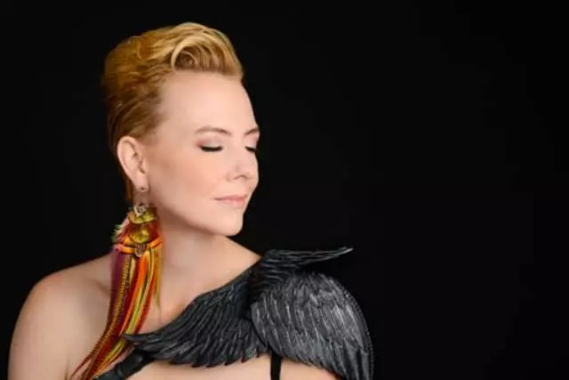 Amanda Elo&apos;esh Johnsen, MA