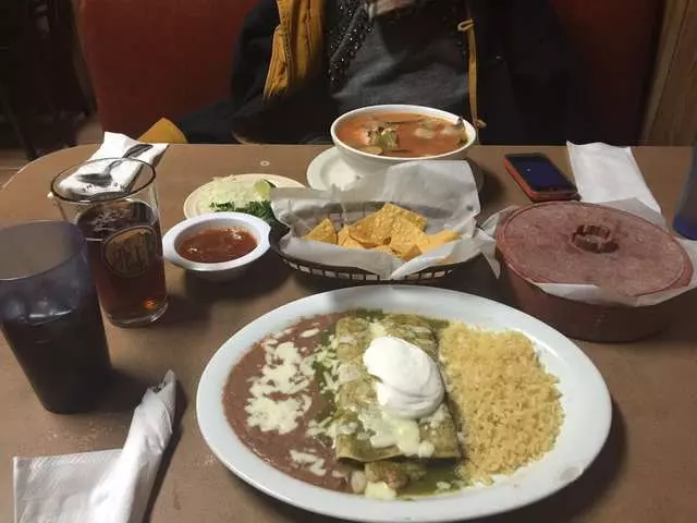 4 Caminos Restaurant