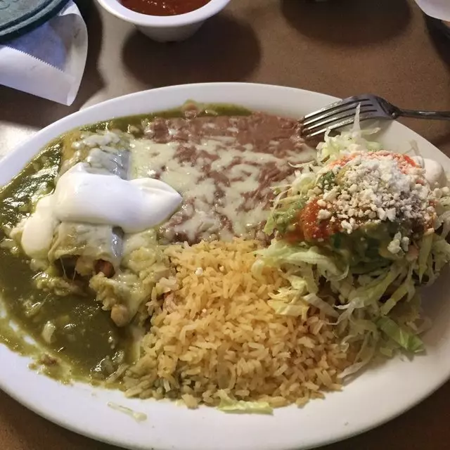 4 Caminos Restaurant