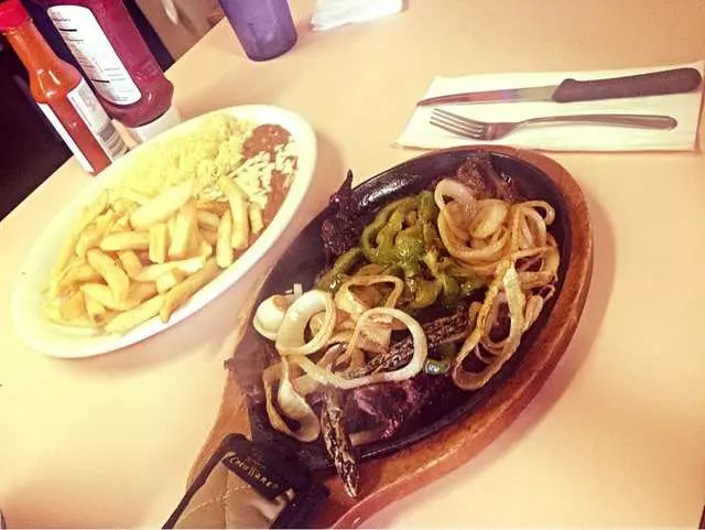 4 Caminos Restaurant