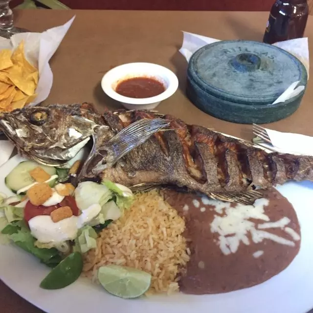4 Caminos Restaurant