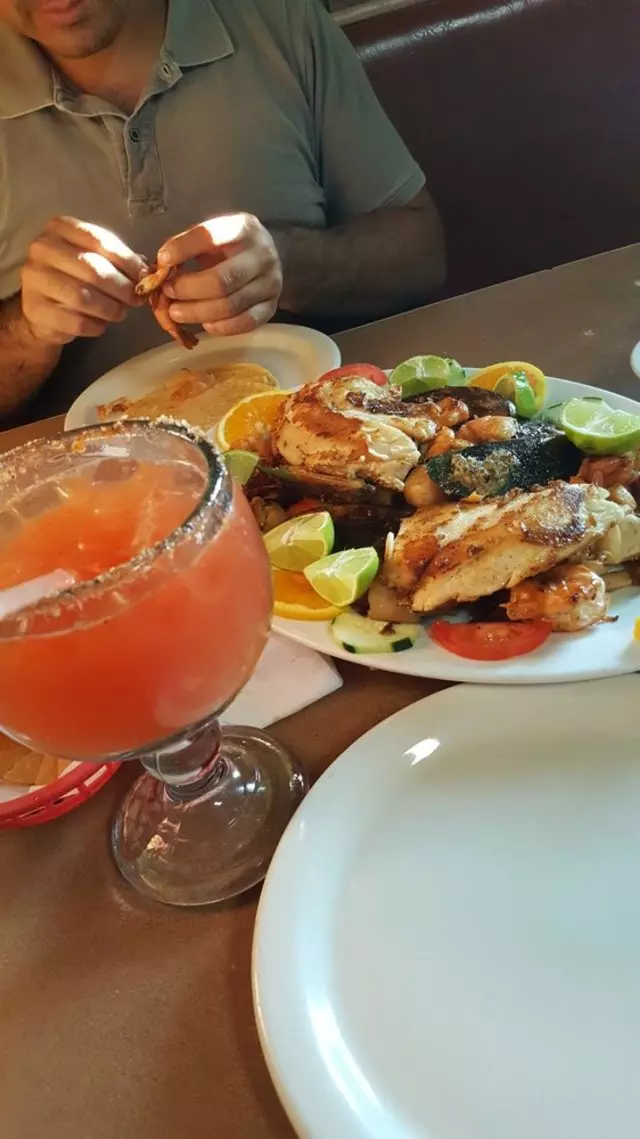 4 Caminos Restaurant