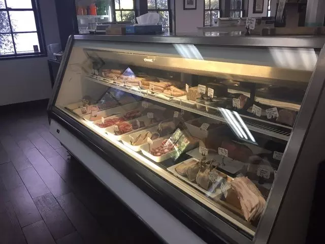 Roli Roti Gourmet Rotisserie