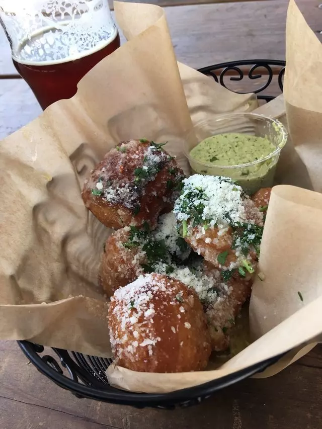Arthur Mac’s Tap and Snack