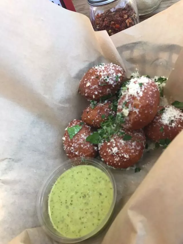 Arthur Mac’s Tap and Snack