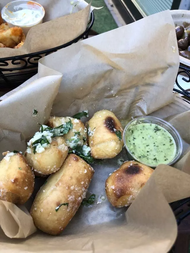 Arthur Mac’s Tap and Snack