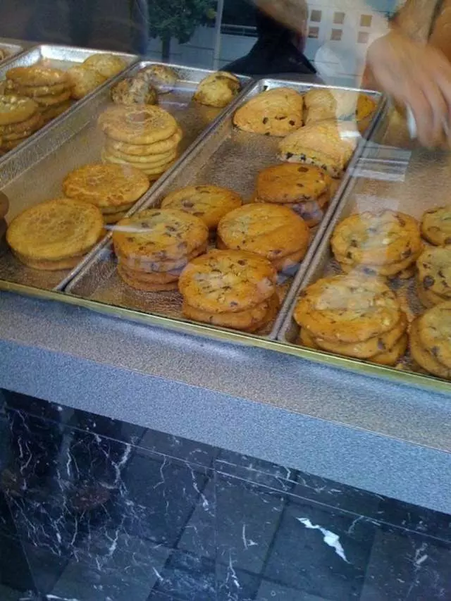 Aroma Bakery & Cafe