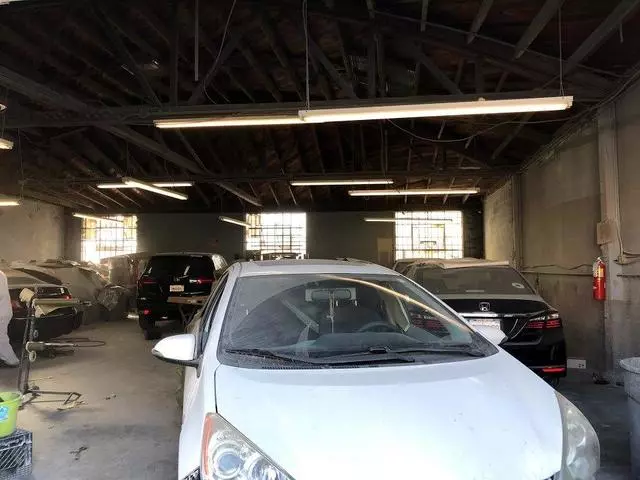 Auto World Body & Frame