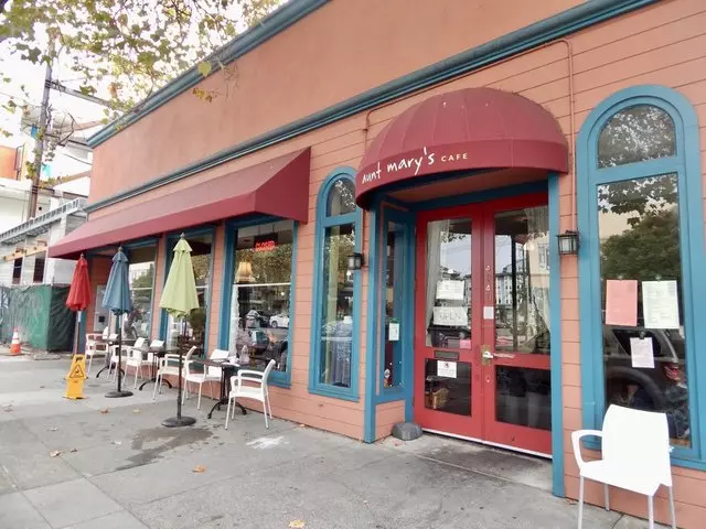 Aunt Mary’s Café