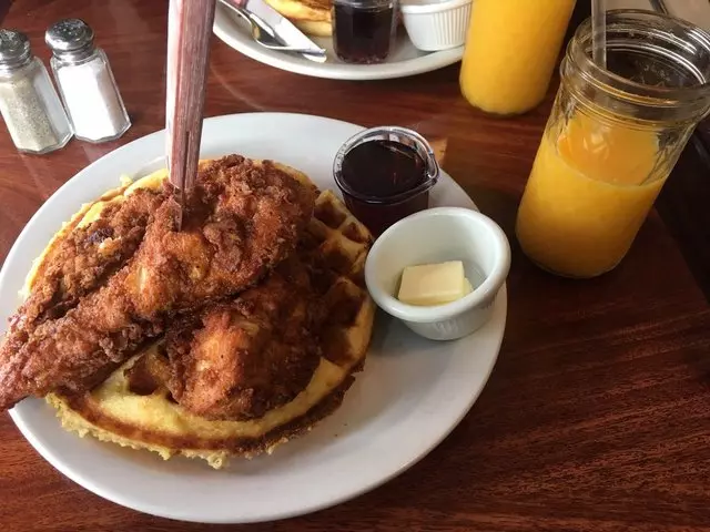 Aunt Mary’s Café