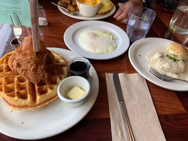 Aunt Mary’s Café