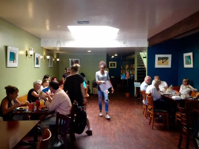 Aunt Mary’s Café