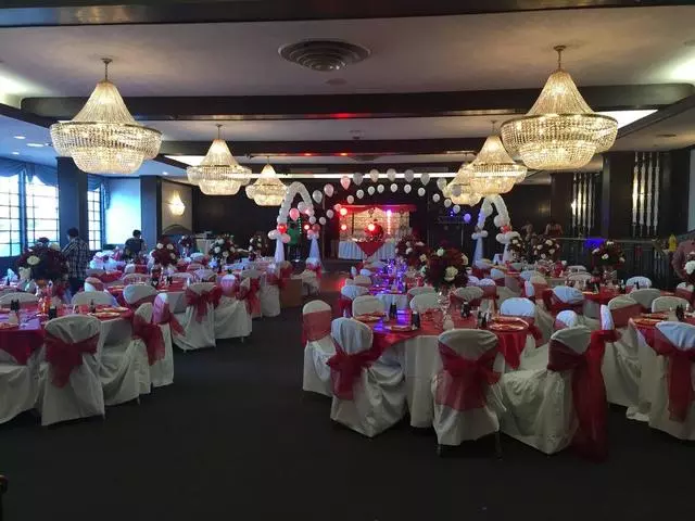 Alma’s Bridal & Flowers