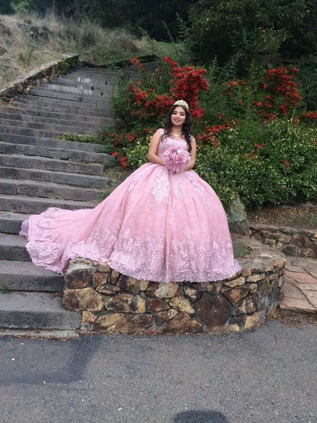 Alma’s Bridal & Flowers