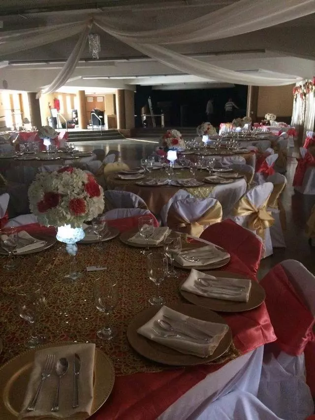 Alma’s Bridal & Flowers