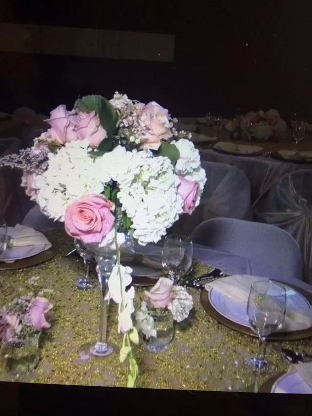Alma’s Bridal & Flowers