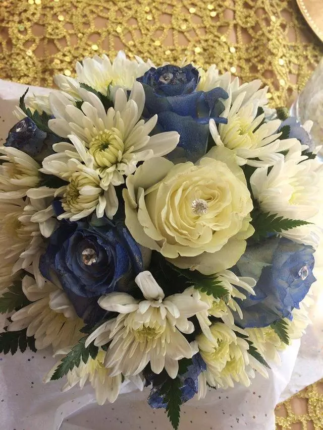 Alma’s Bridal & Flowers